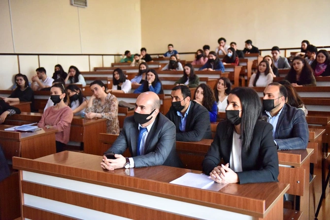 MEDİA-nın İcraçı direktoru BDU-nun tələbələri ilə görüşdü — FOTOLAR