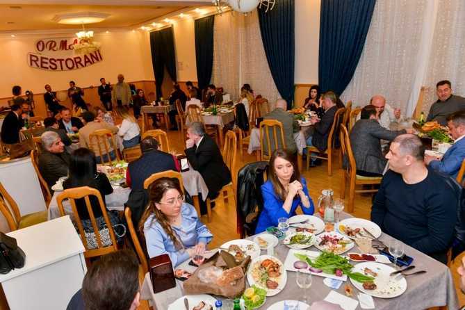 AY Partiya media mənsubları ilə iftar süfrəsində bir araya gəldi — FOTOLAR AY Partiya media mənsubları ilə iftar süfrəsində bir araya gəldi — FOTOLAR