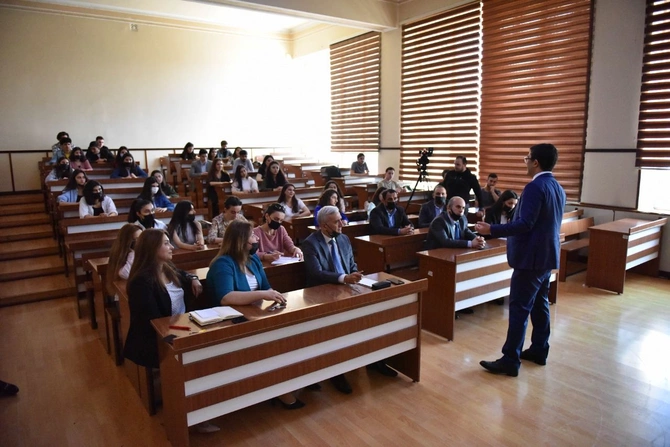 MEDİA-nın İcraçı direktoru BDU-nun tələbələri ilə görüşdü — FOTOLAR