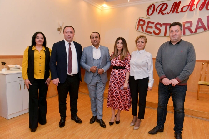 AY Partiya media mənsubları ilə iftar süfrəsində bir araya gəldi — FOTOLAR AY Partiya media mənsubları ilə iftar süfrəsində bir araya gəldi — FOTOLAR