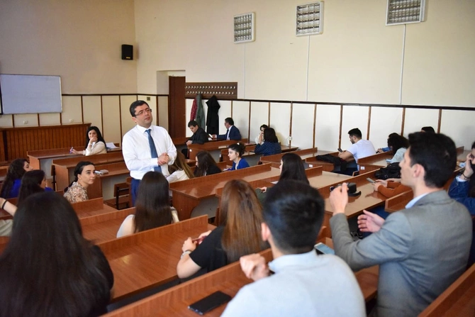 MEDİA-nın İcraçı direktoru BDU-nun tələbələri ilə görüşdü — FOTOLAR
