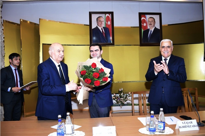 Gəncliyin gələcəyə baxışı... — FOTOLAR Gəncliyin gələcəyə baxışı... — FOTOLAR