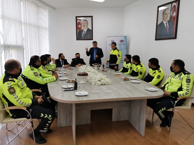 Yol polisləri ilə görüş: Ətraf mühit və insan sağlamlığının qorunması vacibdir — VİDEO Yol polisləri ilə görüş: Ətraf mühit və insan sağlamlığının qorunması vacibdir — VİDEO
