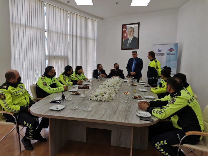 Yol polisləri ilə görüş: Ətraf mühit və insan sağlamlığının qorunması vacibdir — VİDEO Yol polisləri ilə görüş: Ətraf mühit və insan sağlamlığının qorunması vacibdir — VİDEO