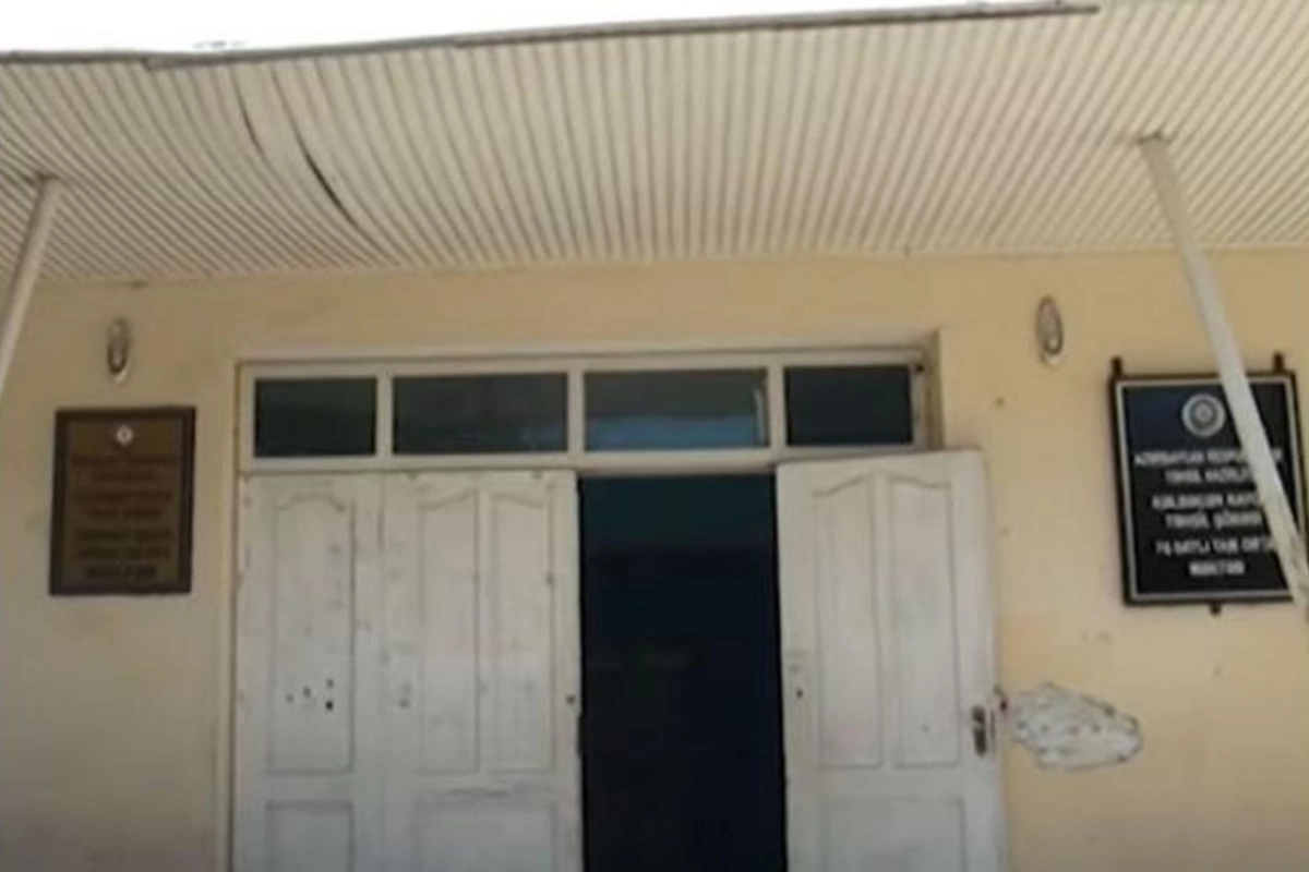 Goranboyda yarım əsrlik məktəb qəzalı halda — VİDEO
