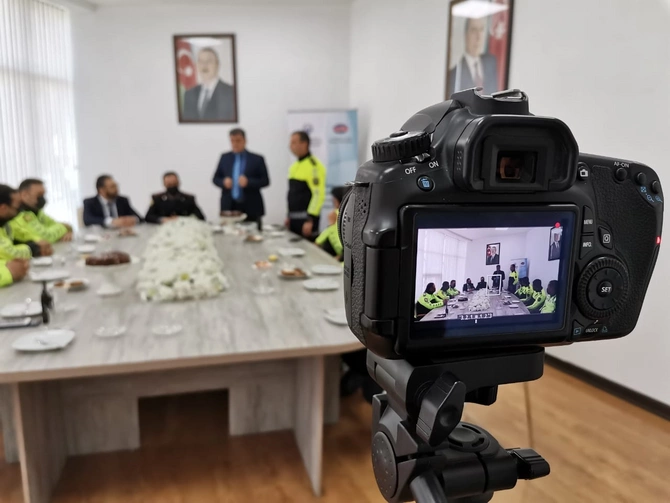 Yol polisləri ilə görüş: Ətraf mühit və insan sağlamlığının qorunması vacibdir — VİDEO Yol polisləri ilə görüş: Ətraf mühit və insan sağlamlığının qorunması vacibdir — VİDEO
