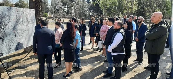 Gürcüstanın mədəniyyət xadimləri Gəncədə terror qurbanlarının xatirəsini anıblar — YENİLƏNİB + FOTO