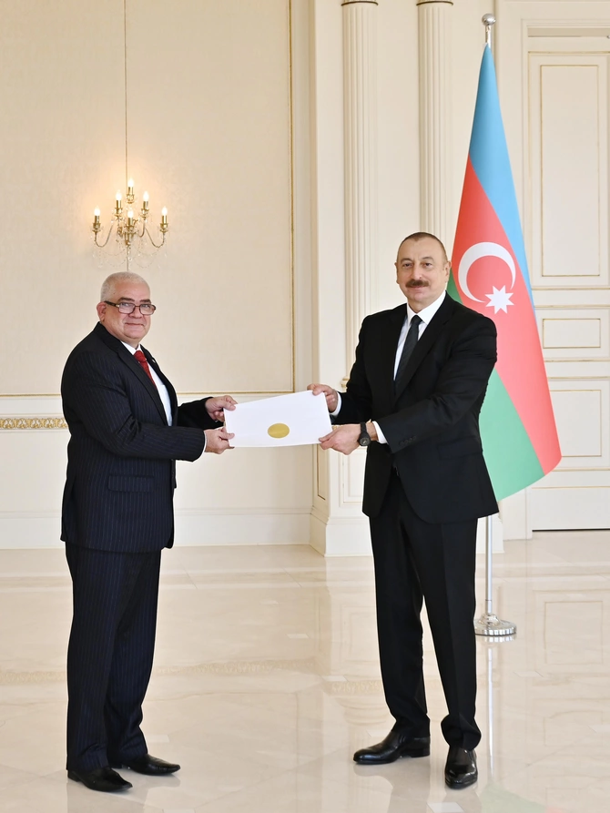 İlham Əliyev üç ölkənin yeni səfirinin etimadnaməsini qəbul etdi — YENİLƏNİB İlham Əliyev üç ölkənin yeni səfirinin etimadnaməsini qəbul etdi — YENİLƏNİB