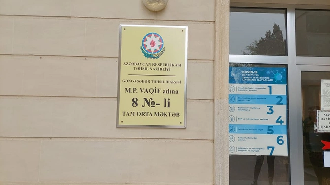 Gəncədə məktəbli qız sinif yoldaşını bıçaqladı Gəncədə məktəbli qız sinif yoldaşını bıçaqladı