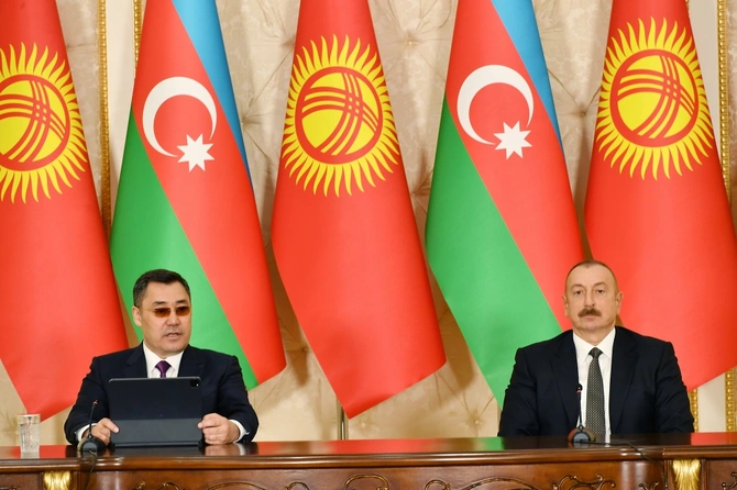Azərbaycan və Qırğızıstan prezidentləri mətbuata bəyanatlarla çıxış etdilər — YENİLƏNİB Azərbaycan və Qırğızıstan prezidentləri mətbuata bəyanatlarla çıxış etdilər — YENİLƏNİB