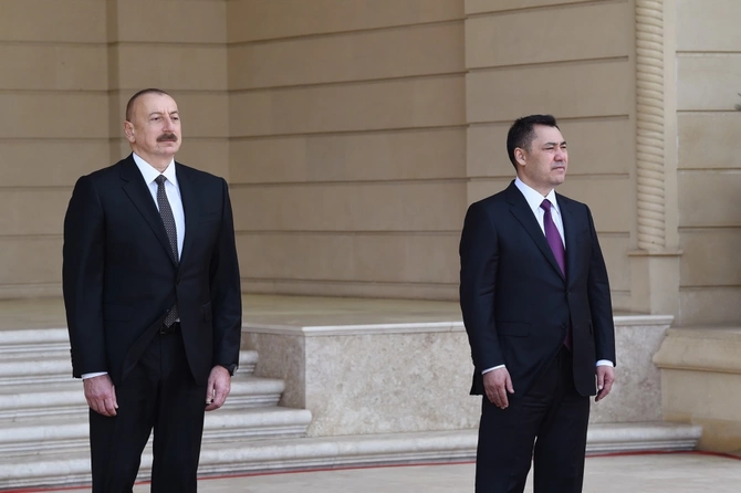 Qırğız Respublikasının Prezidentinin rəsmi qarşılanma mərasimi oldu — FOTOLAR