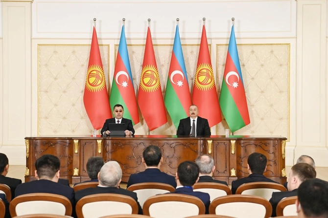 Azərbaycan və Qırğızıstan prezidentləri mətbuata bəyanatlarla çıxış etdilər — YENİLƏNİB Azərbaycan və Qırğızıstan prezidentləri mətbuata bəyanatlarla çıxış etdilər — YENİLƏNİB