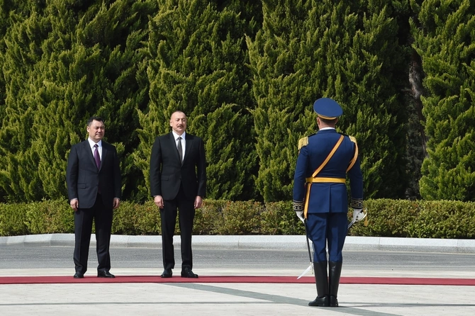 Qırğız Respublikasının Prezidentinin rəsmi qarşılanma mərasimi oldu — FOTOLAR