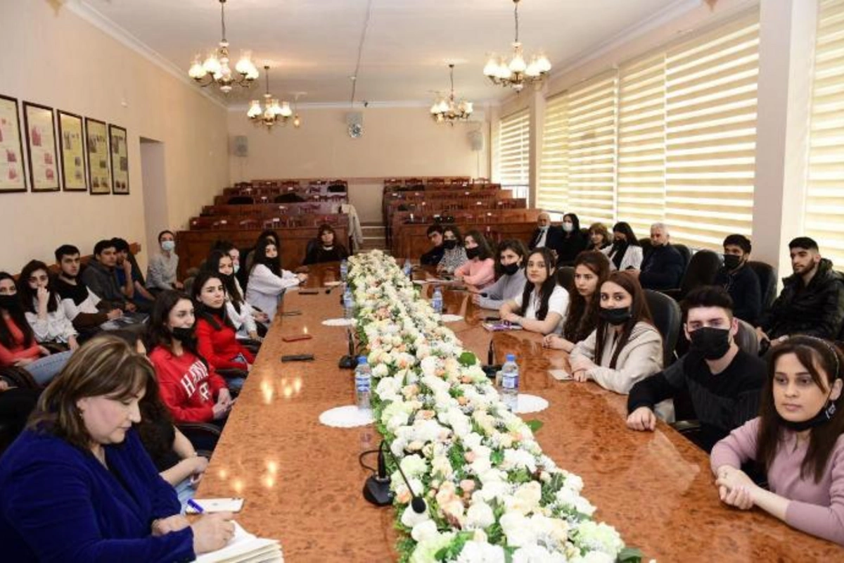 MEDİA-nın İcraçı direktoru Əhməd İsmayılov Bakı Slavyan Universitetində görüş keçirdi