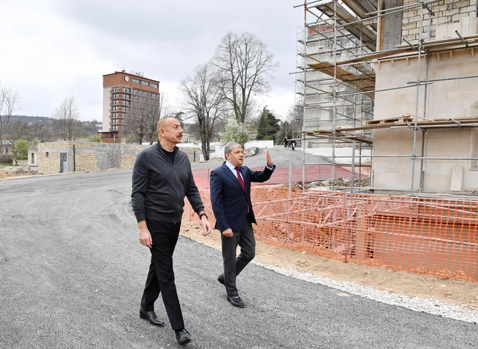 Prezident Şuşada inzibati binanın əsaslı təmiri ilə tanış oldu — FOTOLAR (YENİLƏNDİ)