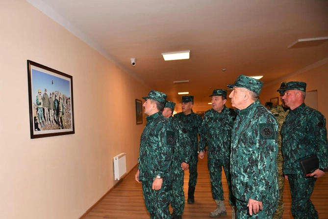Prezidentin köməkçisi və DSX rəisi Ermənistanla sərhədə getdi — FOTOLAR Prezidentin köməkçisi və DSX rəisi Ermənistanla sərhədə getdi — FOTOLAR