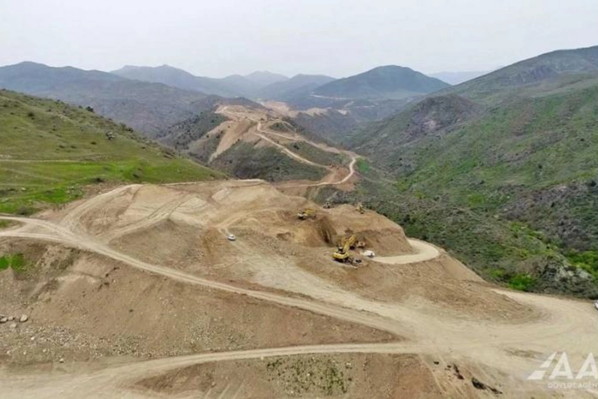 Laçına daxil olmadan yeni avtomobil yolunun inşası davam etdirilir — FOTOLAR