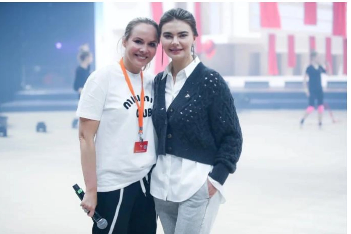 Alina Kabayeva uzun müddətdən sonra Moskvada göründü — FOTOLAR