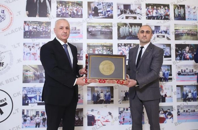 Gənclər və idman naziri Avropa çempionatında uğur qazanmış karateçilərlə görüşdü — FOTOLAR