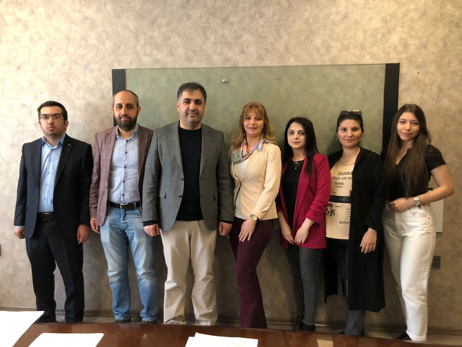 “Demokrat.az”da MEDİA-nın tövsiyə etdiyi redaksiya siyasəti və peşə etikası müzakirə olundu — FOTOLAR