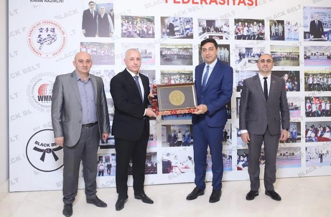 Gənclər və idman naziri Avropa çempionatında uğur qazanmış karateçilərlə görüşdü — FOTOLAR