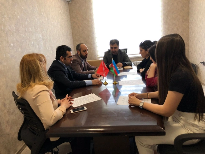 “Demokrat.az”da MEDİA-nın tövsiyə etdiyi redaksiya siyasəti və peşə etikası müzakirə olundu — FOTOLAR
