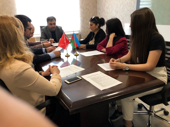 “Demokrat.az”da MEDİA-nın tövsiyə etdiyi redaksiya siyasəti və peşə etikası müzakirə olundu — FOTOLAR