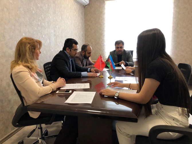 “Demokrat.az”da MEDİA-nın tövsiyə etdiyi redaksiya siyasəti və peşə etikası müzakirə olundu — FOTOLAR