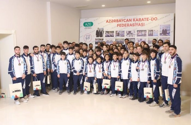 Gənclər və idman naziri Avropa çempionatında uğur qazanmış karateçilərlə görüşdü — FOTOLAR
