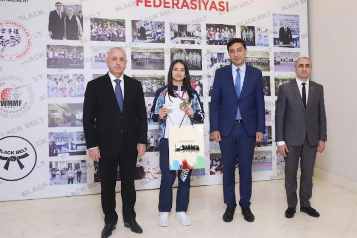 Gənclər və idman naziri Avropa çempionatında uğur qazanmış karateçilərlə görüşdü — FOTOLAR