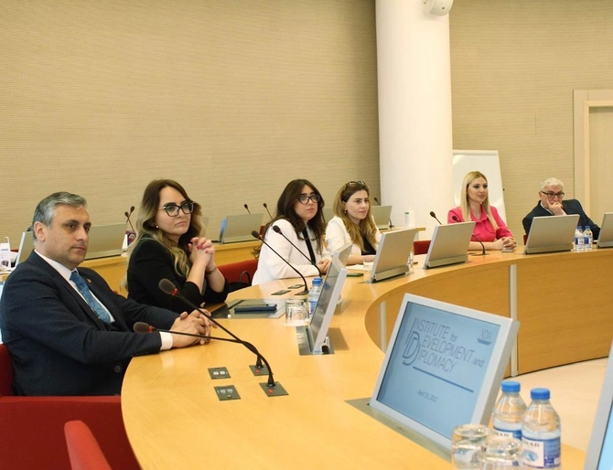 “Media və kommunikasiya siyasəti medianın gözü ilə” adlı seminarların ikinci mərhələsi başladı — FOTOLAR