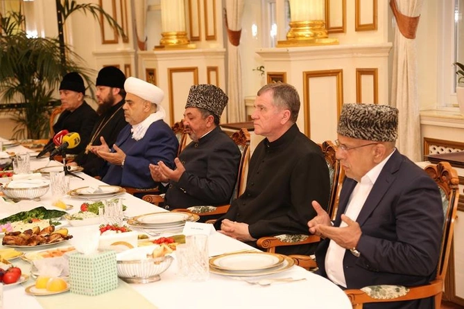 QMİ sədri “Qurani-Kərim”in yandırılmasına cəhd hallarını pislədi — FOTOLAR