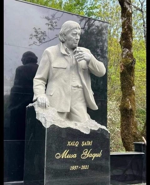 Xalq şairi Musa Yaqubun qəbirüstü abidəsi ucaldılıb — FOTO Xalq şairi Musa Yaqubun qəbirüstü abidəsi ucaldılıb — FOTO