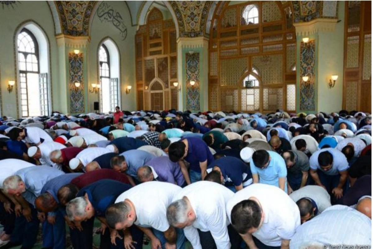 Azərbaycanda bayram namazı qılınır