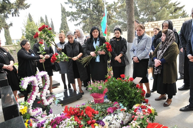 Xırdalan şəhidlərinin mövlud günləri qeyd olundu — FOTOLAR