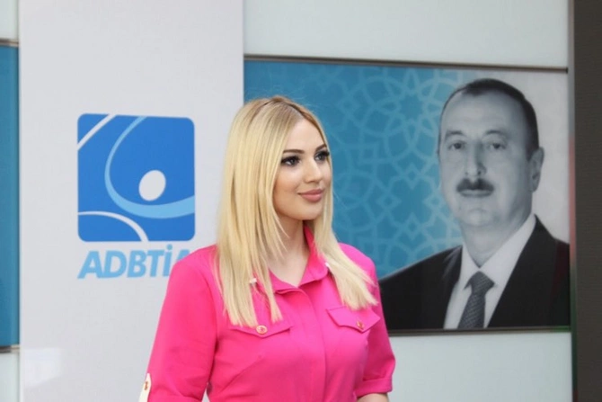 Tanınmış PR mütəxəssisləri tələbələrə kommunikasıyanın əhəmiyyətinə dair təlim keçib — FOTOLAR Tanınmış PR mütəxəssisləri tələbələrə kommunikasıyanın əhəmiyyətinə dair təlim keçib — FOTOLAR