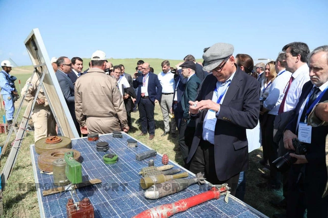 Beynəlxalq beyin mərkəzlərinin nümayəndələri minatəmizləmə işləri ilə tanış oldular — FOTOLAR