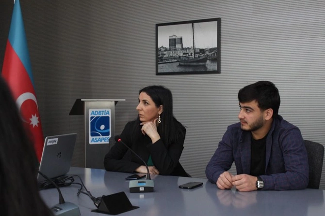 Tanınmış PR mütəxəssisləri tələbələrə kommunikasıyanın əhəmiyyətinə dair təlim keçib — FOTOLAR Tanınmış PR mütəxəssisləri tələbələrə kommunikasıyanın əhəmiyyətinə dair təlim keçib — FOTOLAR