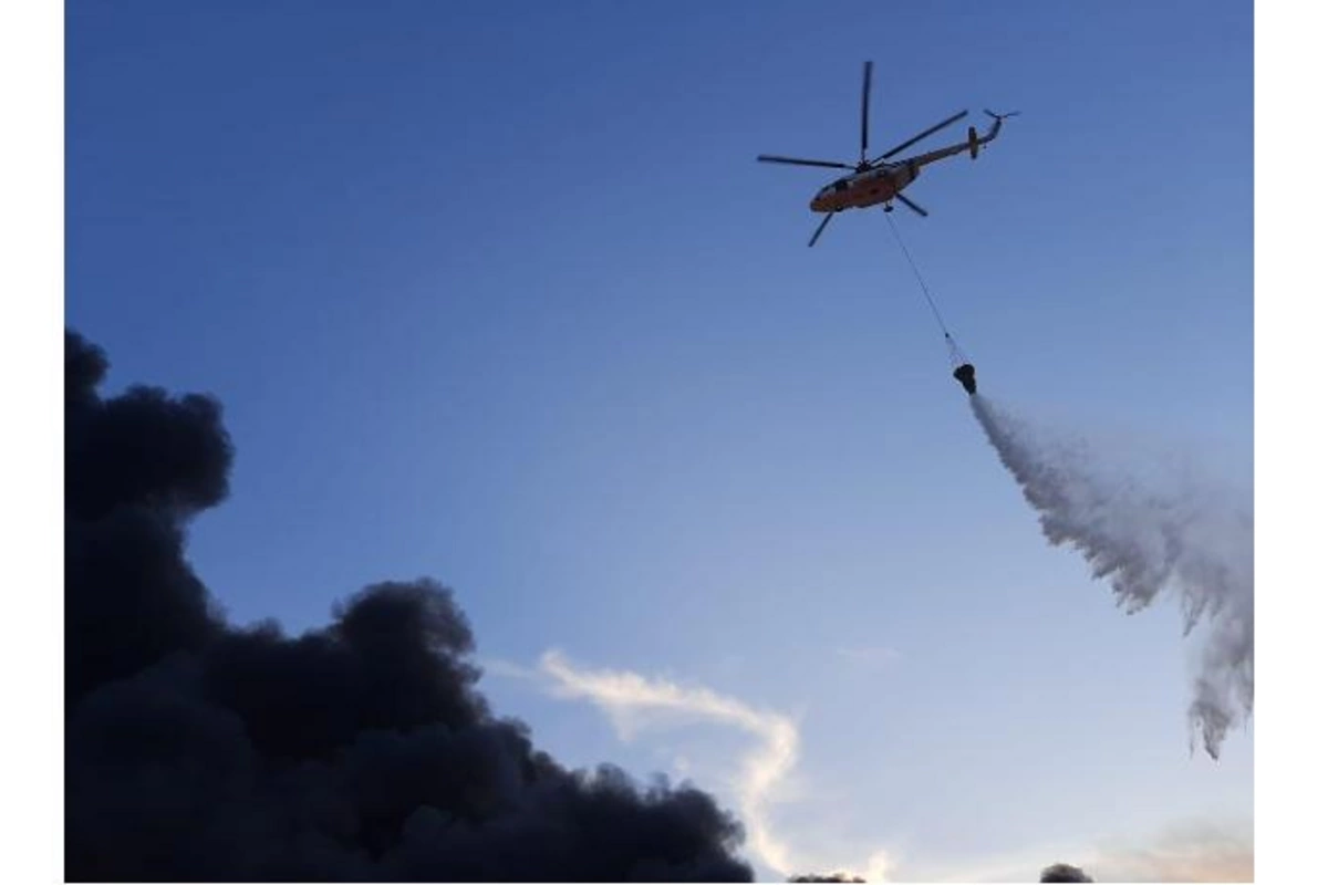 Sumqayıtdakı yanğının söndürülməsinə helikopterlər və qatar cəlb olundu — FOTOLAR (VİDEO)