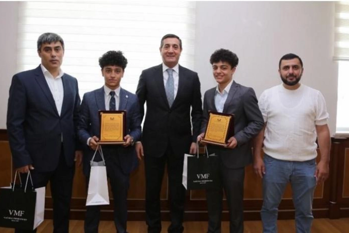 Deputat Mahir Abbaszadə Avropa çempionatının mükafatçıları ilə görüşdü — FOTOLAR