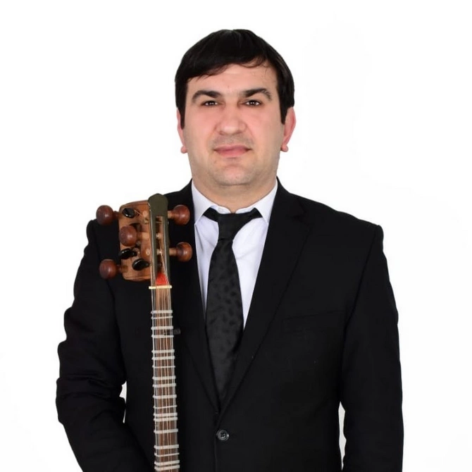 Maşını ilə tanınmış musiqiçini və polisi vurdu — Sürücülük vəsiqəsi yox imiş (FOTO)