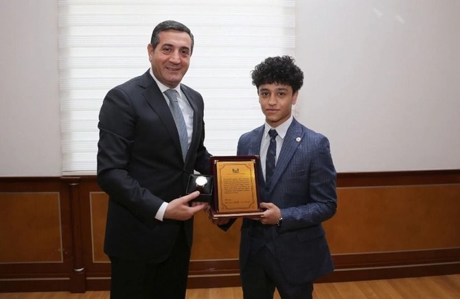 Deputat Mahir Abbaszadə Avropa çempionatının mükafatçıları ilə görüşdü — FOTOLAR Deputat Mahir Abbaszadə Avropa çempionatının mükafatçıları ilə görüşdü — FOTOLAR