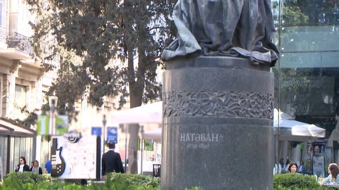 Tariximizdən kirilcə xəbər verən heykəllər... — FOTOLAR Tariximizdən kirilcə xəbər verən heykəllər... — FOTOLAR