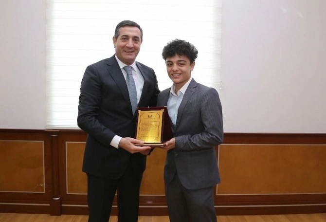 Deputat Mahir Abbaszadə Avropa çempionatının mükafatçıları ilə görüşdü — FOTOLAR Deputat Mahir Abbaszadə Avropa çempionatının mükafatçıları ilə görüşdü — FOTOLAR