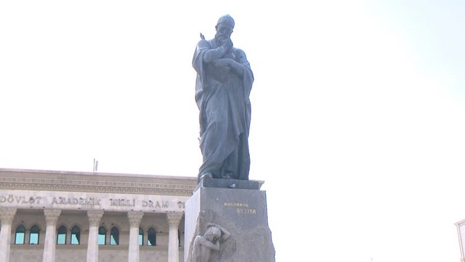 Tariximizdən kirilcə xəbər verən heykəllər... — FOTOLAR Tariximizdən kirilcə xəbər verən heykəllər... — FOTOLAR