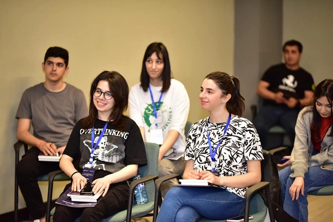 Gənclər üçün PR və kommunikasiya bacarıqları mövzusunda təlim keçirildi — FOTOLAR