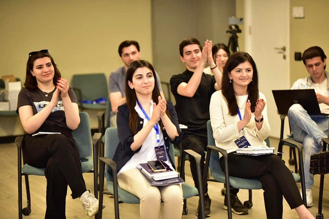 Gənclər üçün PR və kommunikasiya bacarıqları mövzusunda təlim keçirildi — FOTOLAR