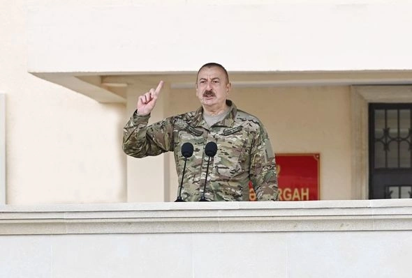 Prezident XTQ-nin hərbi hissəsində oldu — YENİLƏNİB Prezident XTQ-nin hərbi hissəsində oldu — YENİLƏNİB