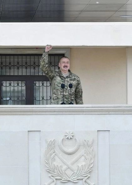 Prezident XTQ-nin hərbi hissəsində oldu — YENİLƏNİB Prezident XTQ-nin hərbi hissəsində oldu — YENİLƏNİB