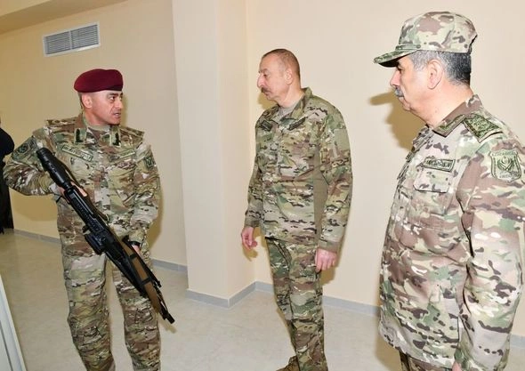Prezident XTQ-nin hərbi hissəsində oldu — YENİLƏNİB Prezident XTQ-nin hərbi hissəsində oldu — YENİLƏNİB